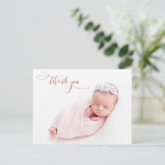 Carte Postale Élégant Rose Gold Script Nouveau Merci photo bébé (Debout devant)