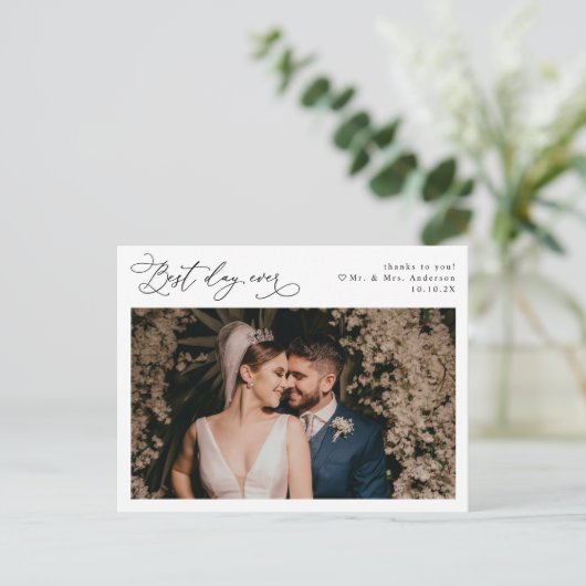Carte Postale Élégant script minimal Mariage photo Merci (Debout devant)