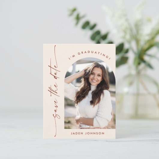 Carte Postale Élégante Photo Graduation Enregistrer la Date (Debout devant)