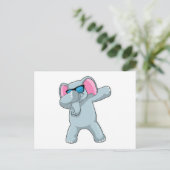 Carte Postale Éléphant à la danse hip hop dab (Debout devant)