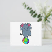 Carte Postale Éléphant au cirque avec un ballon de cirque (Debout devant)