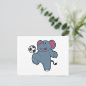 Carte Postale Éléphant en joueur de football avec ballon de foot (Debout devant)