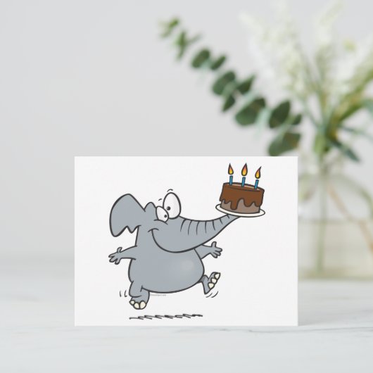 Carte Postale éléphant mignon avec gâteau d'anniversaire au choc (Debout devant)