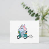 Carte Postale Éléphant motard avec scooter (Debout devant)