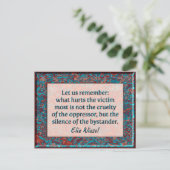 Carte Postale Elie Wiesel Pièce postale de citation du spectateu (Debout devant)