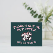 Carte Postale Elle Est Fierce (Debout devant)