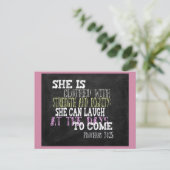 Carte Postale Elle est vêtue de force et de dignité (Debout devant)