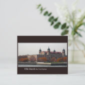 Carte postale Ellis Island (Debout devant)