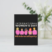 Carte Postale Embrace Equity International Women's Day (Debout devant)