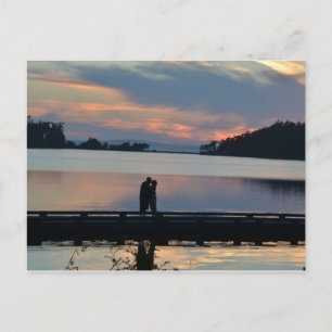 Carte Postale Embrasse au coucher du soleil