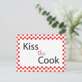 Carte Postale Embrasse Le Cuisinier (Debout devant)