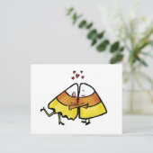 Carte Postale Embrasser les bonbons d'Halloween Cones (Debout devant)