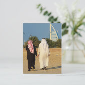 Carte Postale Emirate Dubai Burj al Arab Sheikh beach emirati (Debout devant)