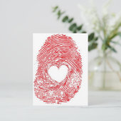 Carte Postale empreinte rouge avec coeur (Debout devant)