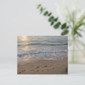 Carte Postale Empreintes dans le Sable (Debout devant)