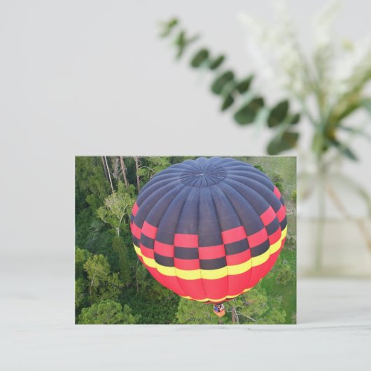 Carte Postale En dessous (Debout devant)