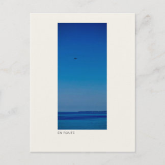 Carte Postale EN ROUTE — Photo d'avion minimaliste et de ciel bl
