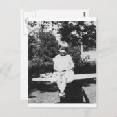 Carte Postale Enfant assis dans les années 1940 (Devant / Derrière)