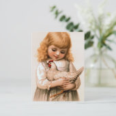 Carte Postale Enfant au poulet (Debout devant)