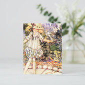 Carte Postale Enfant dans le jardin (Debout devant)