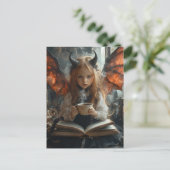 Carte Postale Enfant de l'ange foncé avec café et un livre (Debout devant)