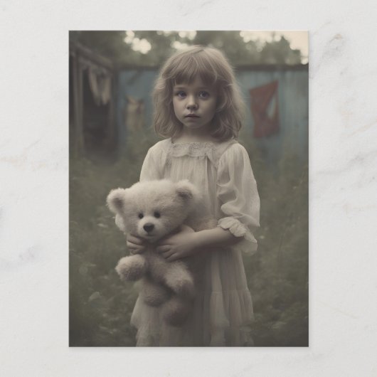 Carte Postale Enfant Fantôme Triste au Cirque Ancien Abandonné (Devant)