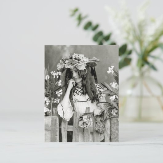 Carte Postale Enfant fleur devant son temps : 1902 (Debout devant)