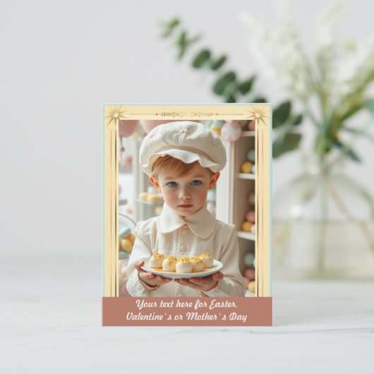 Carte Postale Enfant mignon avec douceurs gourmandes faites main (Debout devant)