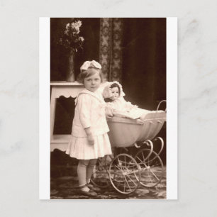 Carte Postale Enfant photographié vintage avec pram