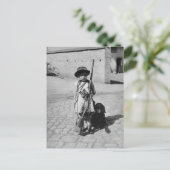 Carte postale enfant vintage (Debout devant)