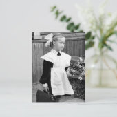 Carte postale enfant vintage (Debout devant)