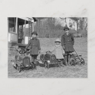 Carte Postale Enfants avec des voitures à pédales, 1924