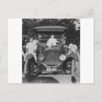 enfants des années 1920 sur la voiture