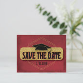 Carte Postale Enregistrer La Date Graduation Modern Red Gold (Debout devant)