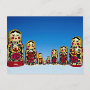 Carte Postale Ensemble de poupées russes peintes traditionnelles