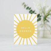 Carte Postale Ensoleillement | Nom Hello Modern Scandi Mustard S (Debout devant)