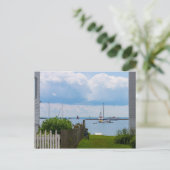 Carte Postale Entre les maisons (Debout devant)