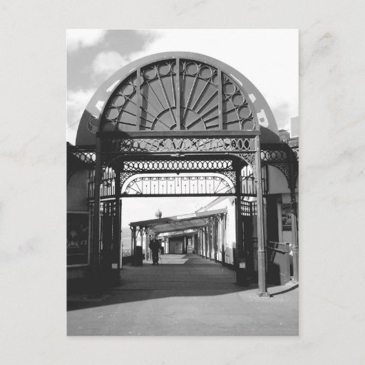 Carte Postale Entrée au quai nord B/W (Devant)