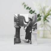 Carte Postale Envoyer une lettre à New York (Debout devant)