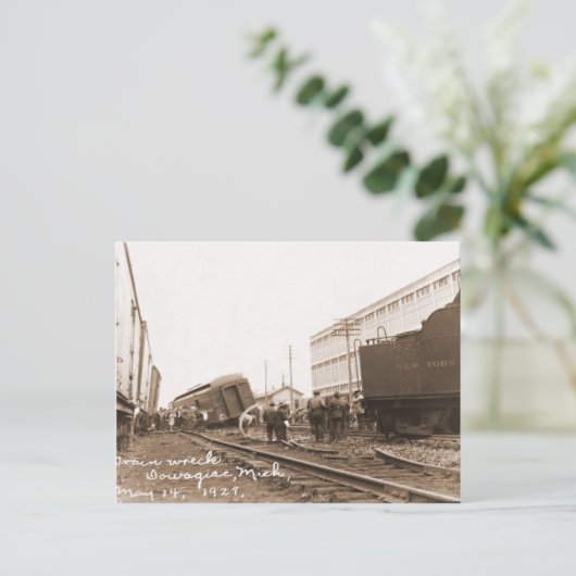 Carte Postale Épave ferroviaire 1928 (Debout devant)