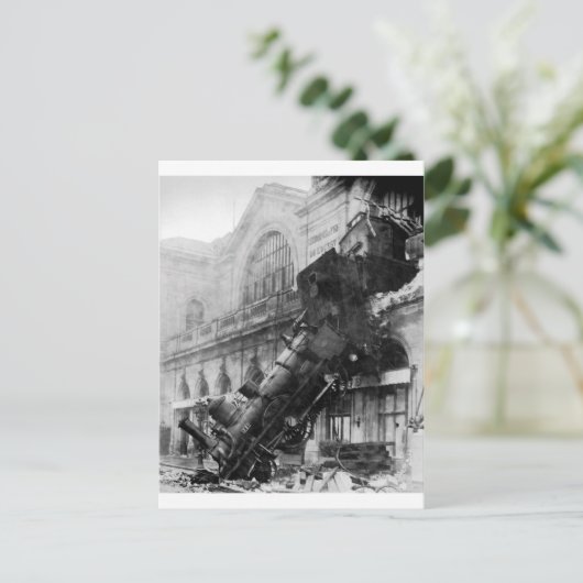 Carte Postale Épave ferroviaire à Montparnasse, catastrophe ferr (Debout devant)