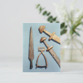Carte Postale Épées viking, étrier et tête de fil (Debout devant)