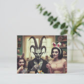 Carte Postale Épouvante effrayante à la table de Pâques (Debout devant)
