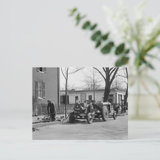 Carte Postale Équipe de construction, 1925 (Debout devant)