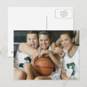 Carte Postale Équipe féminine de basket-ball souriante, portrait (Devant / Derrière)