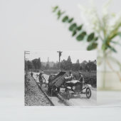 Carte Postale Équipe routière au travail, 1925 (Debout devant)