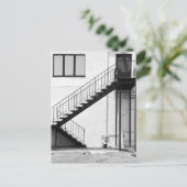 Carte Postale Escalier en noir et blanc (Debout devant)