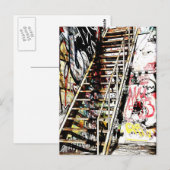 Carte Postale escalier métallique avec mur de graffitis (Devant / Derrière)