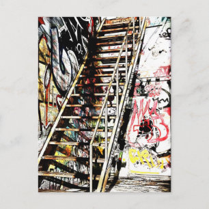 Carte Postale escalier métallique avec mur de graffitis