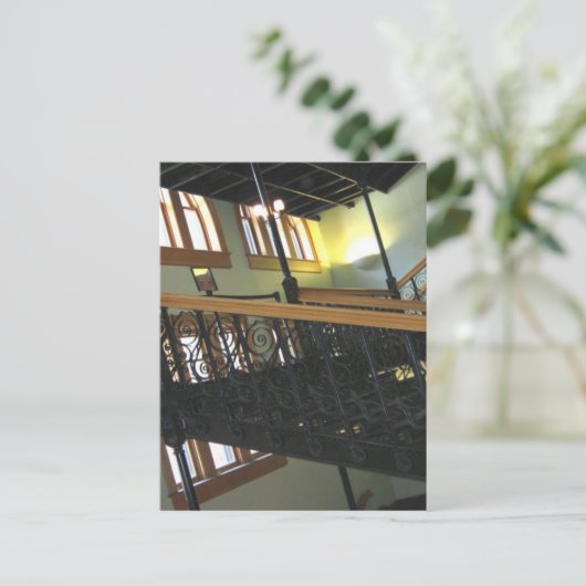 Carte Postale Escalier perdu (Debout devant)